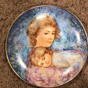 Edna Hibel’s 1984 Mothers Day plate collection by Edwin Knowles